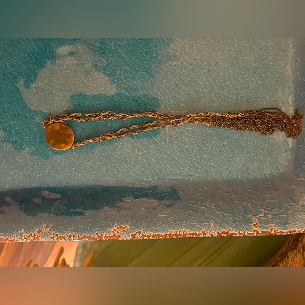 Metal tie bracelet